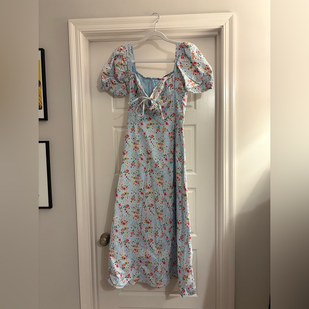 NWT Light Blue Floral Puff Sleeve Dress